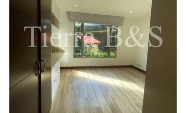 ARRIENDO DE AMPLIA CASA EN SAN SIMÓN, 336 M2 $13'900.000