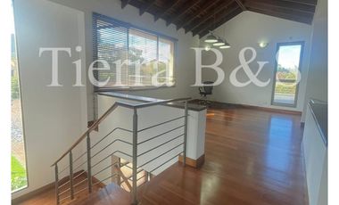 ARRIENDO DE AMPLIA CASA EN SAN SIMÓN, 336 M2 $13'900.000