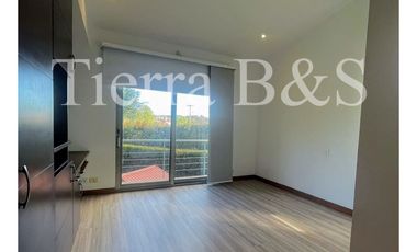 ARRIENDO DE AMPLIA CASA EN SAN SIMÓN, 336 M2 $13'900.000