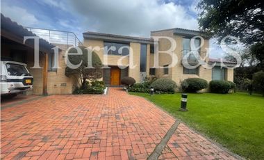 ARRIENDO DE AMPLIA CASA EN SAN SIMÓN, 336 M2 $13'900.000