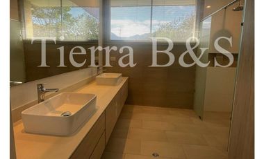 ARRIENDO DE AMPLIA CASA EN SAN SIMÓN, 336 M2 $13'900.000