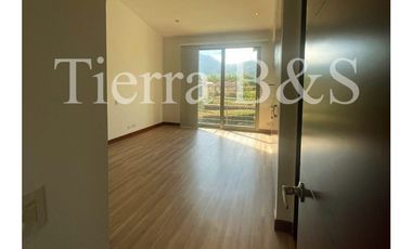 ARRIENDO DE AMPLIA CASA EN SAN SIMÓN, 336 M2 $13'900.000