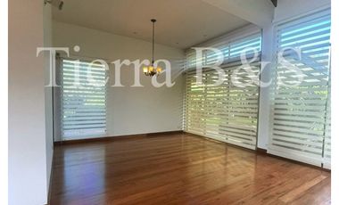 ARRIENDO DE AMPLIA CASA EN SAN SIMÓN, 336 M2 $13'900.000