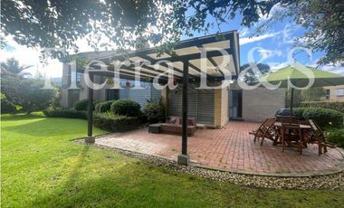 ARRIENDO DE AMPLIA CASA EN SAN SIMÓN, 336 M2 $13'900.000