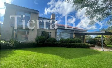 ARRIENDO DE AMPLIA CASA EN SAN SIMÓN, 336 M2 $13'900.000
