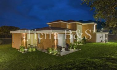 ARRIENDO DE LUJOSA CASA EN SAN SIMÓN, 470 M2 POR $17,5 Millones