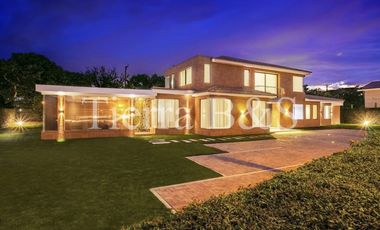 ARRIENDO DE LUJOSA CASA EN SAN SIMÓN, 470 M2 POR $17,5 Millones
