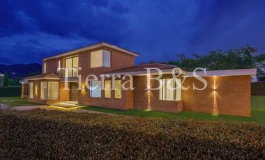 ARRIENDO DE LUJOSA CASA EN SAN SIMÓN, 470 M2 POR $17,5 Millones