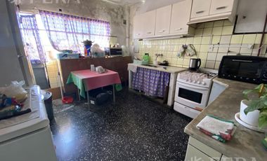 Venta galpón con departamento de 4 ambientes en Dock Sud (29824)