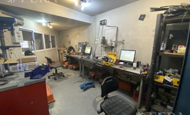 Venta galpón con departamento de 4 ambientes en Dock Sud (29824)