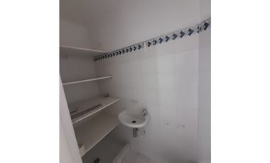 ARRIENDO LOCAL LAURELES
