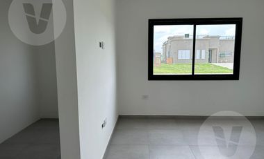 Casa en venta con renta - Barrio San Felipe, Canning