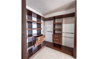 En Venta Apartamento en Edificio Santa María Reservado