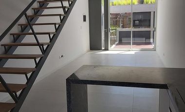 Excelente unidad 3 ambientes con terraza propio, cochera cubierta. Detalles de categ. Olivos