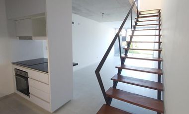 Excelente unidad 3 ambientes con terraza propio, cochera cubierta. Detalles de categ. Olivos