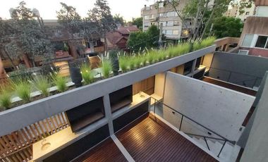 Excelente unidad 3 ambientes con terraza propio, cochera cubierta. Detalles de categ. Olivos