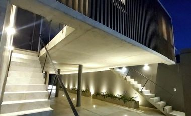 Excelente unidad 3 ambientes con terraza propio, cochera cubierta. Detalles de categ. Olivos