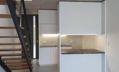 Excelente unidad 3 ambientes con terraza propio, cochera cubierta. Detalles de categ. Olivos