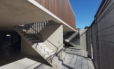 Excelente unidad 3 ambientes con terraza propio, cochera cubierta. Detalles de categ. Olivos