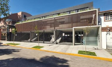 Excelente unidad 3 ambientes con terraza propio, cochera cubierta. Detalles de categ. Olivos