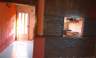 Casa en venta - 4 Dormitorios 3 Baños - 216Mts2 - Melchor Romero, La Plata