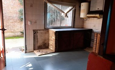 Casa en venta - 4 Dormitorios 3 Baños - 216Mts2 - Melchor Romero, La Plata