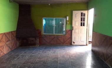 Casa en venta - 4 Dormitorios 3 Baños - 216Mts2 - Melchor Romero, La Plata