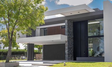 Casa en Puertos / Escobar - Barrio Marinas