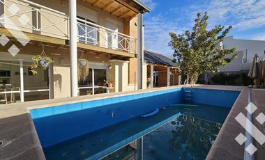 Casa 5 dormitorios - Jardines del Rey