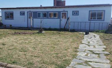 Casa en venta - 4 Dormitorios 3 Baños - Cochera - 405Mts2 - Mar Chiquita