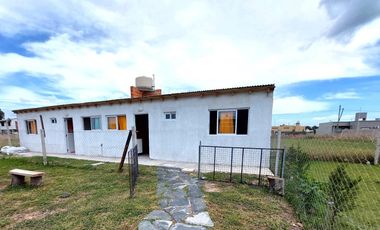 Casa en venta - 4 Dormitorios 3 Baños - Cochera - 405Mts2 - Mar Chiquita