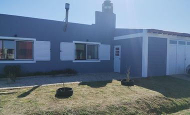 Casa en venta - 4 Dormitorios 3 Baños - Cochera - 405Mts2 - Mar Chiquita