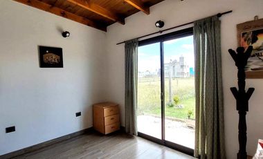 Casa en venta - 4 Dormitorios 3 Baños - Cochera - 405Mts2 - Mar Chiquita