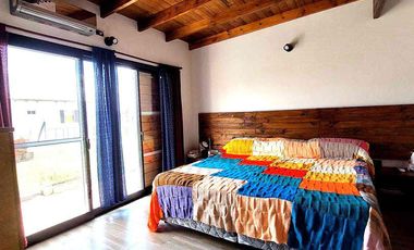 Casa en venta - 4 Dormitorios 3 Baños - Cochera - 405Mts2 - Mar Chiquita