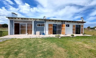 Casa en venta - 4 Dormitorios 3 Baños - Cochera - 405Mts2 - Mar Chiquita