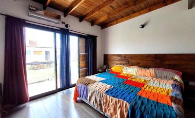 Casa en venta - 4 Dormitorios 3 Baños - Cochera - 405Mts2 - Mar Chiquita