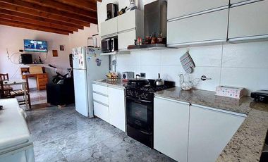 Casa en venta - 4 Dormitorios 3 Baños - Cochera - 405Mts2 - Mar Chiquita