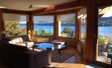Importante casa con costa de lago en Bariloche