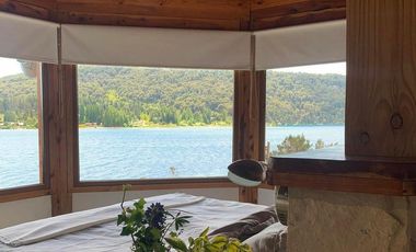 Importante casa con costa de lago en Bariloche