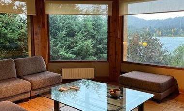 Importante casa con costa de lago en Bariloche
