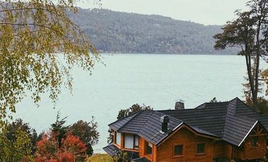 Importante casa con costa de lago en Bariloche