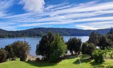 Importante casa con costa de lago en Bariloche