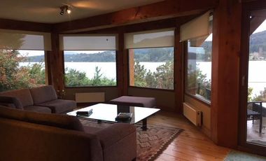 Importante casa con costa de lago en Bariloche