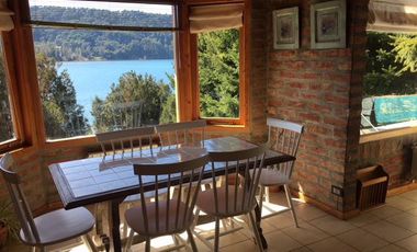 Importante casa con costa de lago en Bariloche