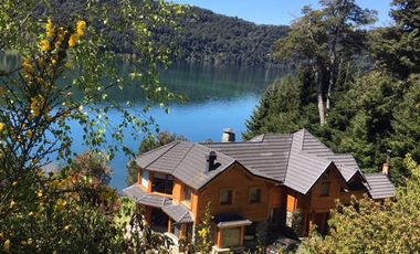 Importante casa con costa de lago en Bariloche