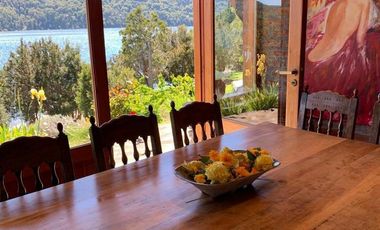 Importante casa con costa de lago en Bariloche