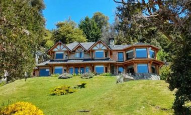 Importante casa con costa de lago en Bariloche