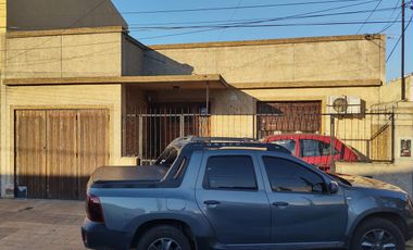 VENTA Casa ideal 2 Flias  VILLA BALLESTER