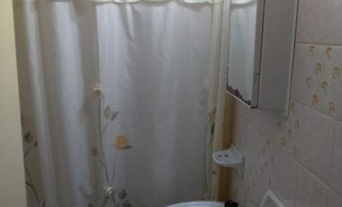 DEPARTAMENTO DE TRES AMBIENTES CON COCHERA FIJA DESCUBIERTA