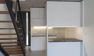 Excelente unidad 3 ambientes con terraza propio, cochera cubierta. Detalles de categ. Olivos
